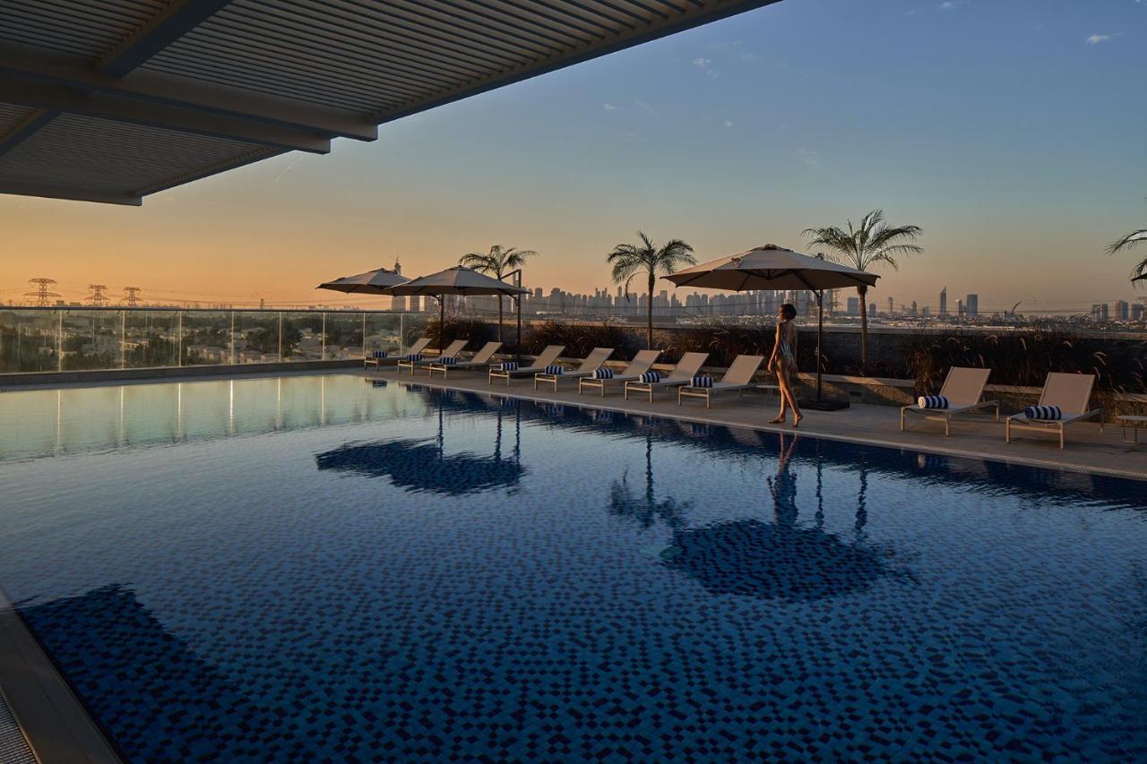 Movenpick Jumeirah Village Triangle Dubaï Extérieur photo The rooftop pool at the hotel