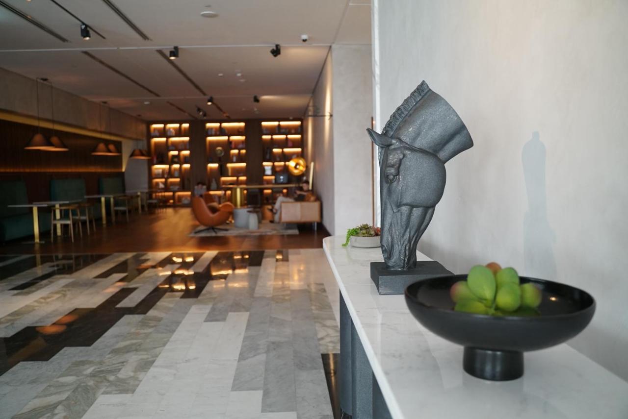 Movenpick Jumeirah Village Triangle Dubaï Extérieur photo The interior of the lounge