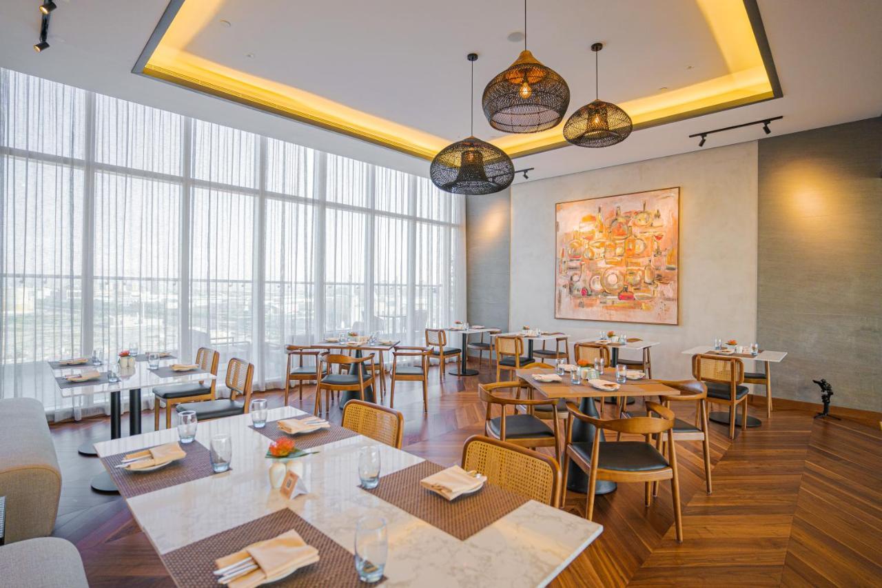 Movenpick Jumeirah Village Triangle Dubaï Extérieur photo The restaurant