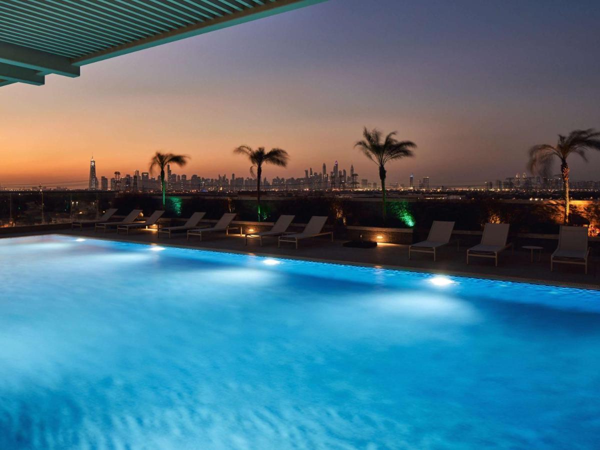 Movenpick Jumeirah Village Triangle Dubaï Extérieur photo The swimming pool at the hotel