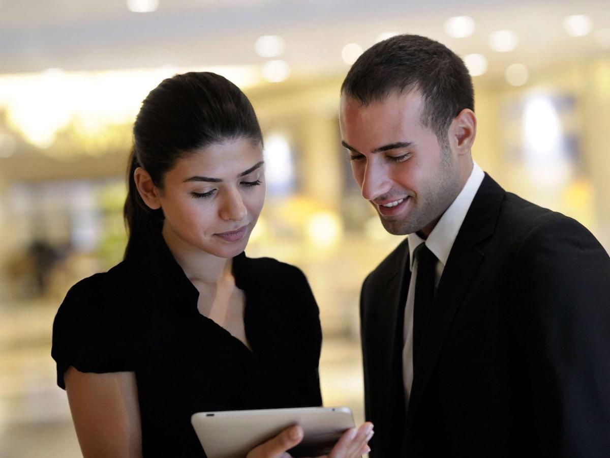 Movenpick Jumeirah Village Triangle Dubaï Extérieur photo Concierge