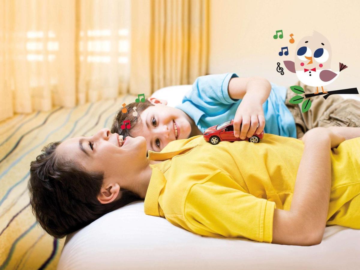 Movenpick Jumeirah Village Triangle Dubaï Extérieur photo A child with autism playing with a toy car