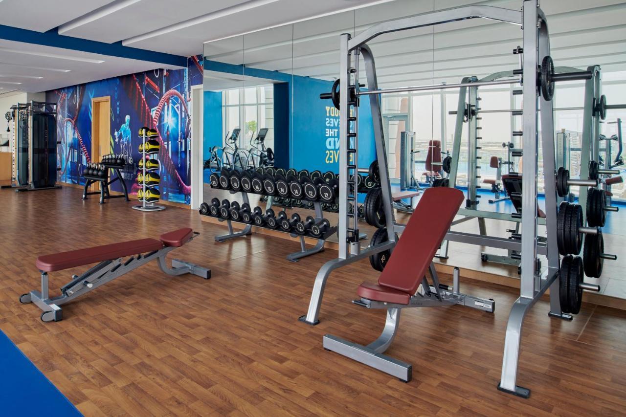 Movenpick Jumeirah Village Triangle Dubaï Extérieur photo A modern gym