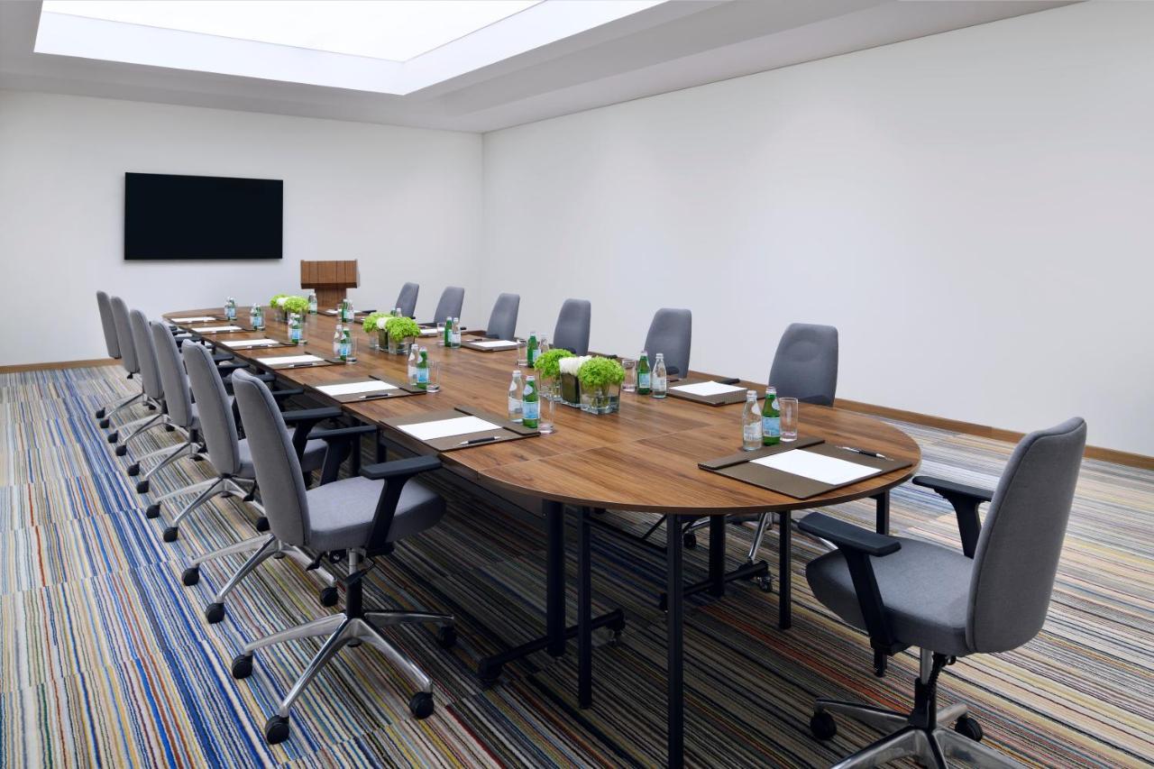 Movenpick Jumeirah Village Triangle Dubaï Extérieur photo A boardroom