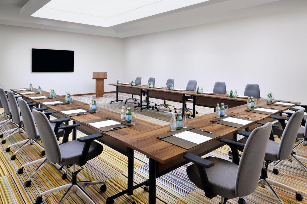 Movenpick Jumeirah Village Triangle Dubaï Extérieur photo Meeting room