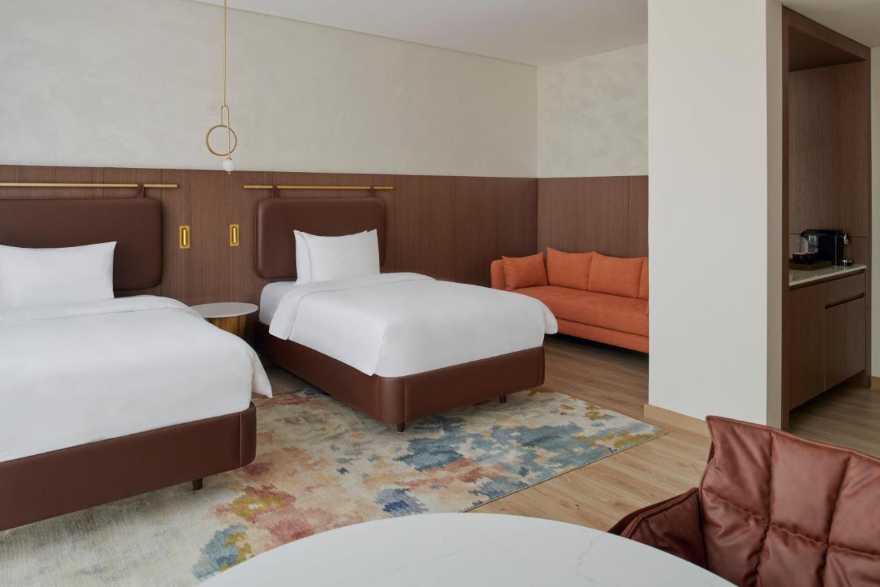 Movenpick Jumeirah Village Triangle Dubaï Extérieur photo A room at the hotel